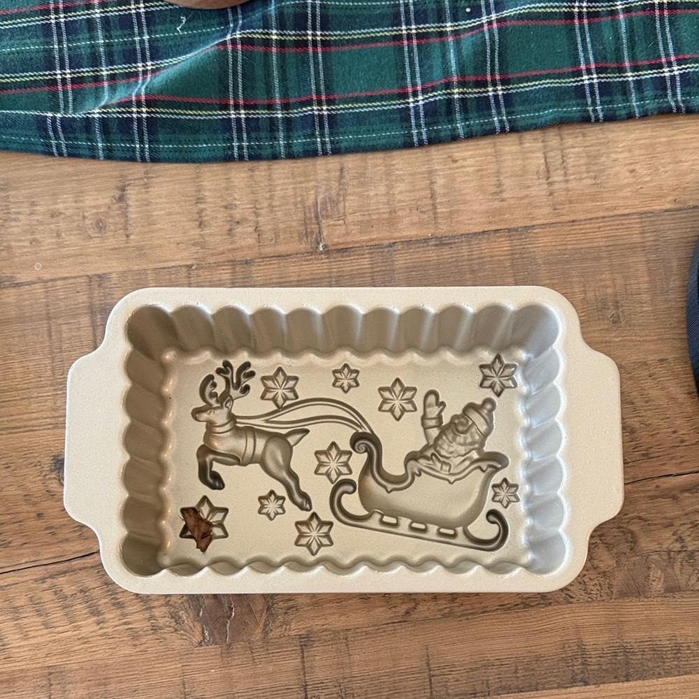 WILLIAMS SONOMA Nordic Ware Nonstick Cast Aluminum ‘Twas the Night Before Pan